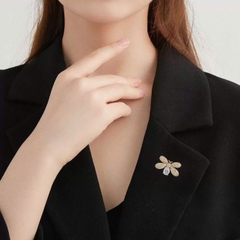 Pin Cài Áo HimHip Con Ong Vàng Cánh Lấp Lánh Sang Trọng HKCC Đính Phale 2,5 cm