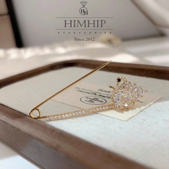 Trâm, Ghim Cài Áo Kim Băng HimHip HKCC Thiên Nga Phale 5.8*1.6cm
