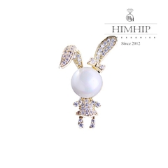 Trâm, Ghim Cài Áo HimHip Thỏ Con Mặt Trai Đáng Yêu HKCC Đính Phale 3,2*2cm