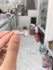 Nhẫn nửa vàng nạm đá mặt oval