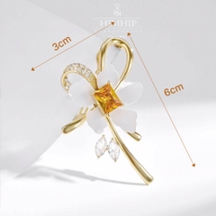 Set Quà HimHip Khăn Lụa Vuông 70x70cm & Cài Áo, Kẹp Tóc Kèm Túi Hộp Thiệp - 579