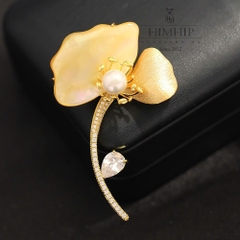 Trâm, Ghim Cài Áo HimHip HKCC Lá Ngân Hạnh Khảm Trai Phối Nụ Trai Thật 6.5*4.5cm