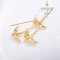 Trâm, Ghim Cài Áo HimHip HKCC Đàn Én Nhỏ Đính Hạt Phale 4*6.7cm