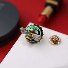 Pin Cài Áo HimHip Nam Nữ Ong Vàng Đậu Nắp Bia Cá Tính HKCC Đính Phale 2cm
