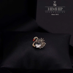 Pin Cài Cúc HimHip HKCC Thiên Nga Phale Đen Quý Phái 1.5x1.5cm
