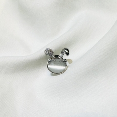 Pin Cài Áo HimHip Thỏ Mắt Híp Đáng Yêu HKCC Đính Phale 1,3*1,6cm