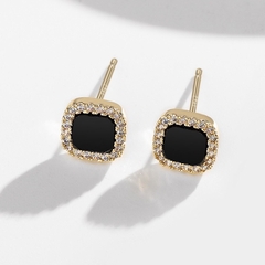 Khuyên Tai Nụ HimHip Mặt Đá Đen Viền Vàng Thanh Lịch HKCC Đính Phale 0,7->0.9cm