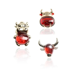 Pin Cài Áo HimHip Nam Nữ Chú Trâu Đỏ May Mắn HKCC Đính Phale 1cm