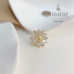 Pin Cài Tự Hít HimHip Hoa Hướng Dương Vàng Sang Trọng HKCC Đính Phale 1.5x1.5cm