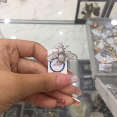 Pin Cài Áo HimHip Nam Nữ Ong Chúa Thanh Lịch HKCC Đính Phale 2*3cm