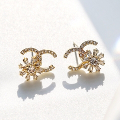 Khuyên Tai Nụ HimHip Mặt Chữ C Charm Hoa Vàng Sang Trọng HKCC Đính Phale 1.5cm
