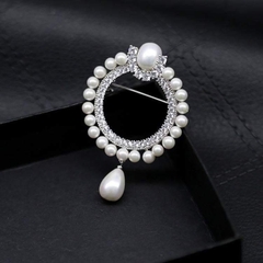 Trâm, Ghim Cài Áo HimHip Vòng Tròn Dáng Thả Sang Trọng HKCC Mix Trai 4*5,5cm