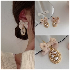 Khuyên Tai Ngắn HimHip Mặt Oval Đá Thắt Nơ Sang Trọng HKCC Mix Ngọc Trai 2x3cm