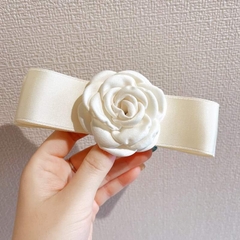 Kẹp Bật HimHip Phối Hoa Hồng Vải Nữ Tính 6x16cm