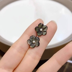 Pin Cài Áo HimHip Hoa Mai Khảm Trai Nhỏ Thanh Lịch HKCC Mix Trai 1.3cm