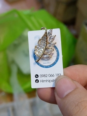 Pin Cài Áo HimHip Chiếc Lá Thanh Lịch HKCC Đính Phale 1x2cm