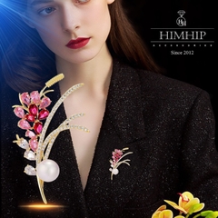 Trâm, Ghim Cài Áo HimHip Bông Lúa Hồng Thanh Lịch HKCC Mix Trai 3*6cm