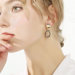 Khuyên Tai Ngắn HimHip Hình Tròn Thanh Lịch HKCC Đính Phale 2x3.5cm