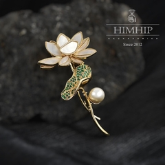 Trâm, Ghim Cài Áo HimHip Hoa Sen Duyên Dáng HKCC Đính Trai 6*3cm HPBD