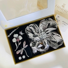 Set Quà HimHip Khăn Lụa Cao Cấp 65*65cm & Cài Khăn, Cài Áo, Khuyên Tai, Kẹp Mái Kèm Túi Hộp Thiệp - 1288