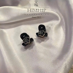 Kẹp Đỉnh HimHip Composite Mặt Hoa Hồng Viền Trắng Thanh Lịch 5 Răng 2.1x2.1cm