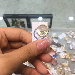 Pin Cài Áo HimHip Vòng Tròn Hoa Hồng Thanh Lịch HKCC Mix Khảm Trai 1.5cm