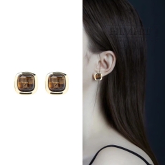 Khuyên Tai Nụ HimHip Mặt Đá Nâu Viền Vàng Sang Trọng HKCC Đính Đá 1.5x1.5cm