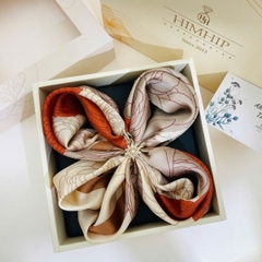 Set Quà 20/10 HimHip Khăn Lụa 70x70cm & Cài Khăn Kèm Túi Hộp Thiệp - 1392