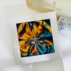 Set Quà 20/10 HimHip Khăn Lụa 70x70cm & Cài Khăn Kèm Túi Hộp Thiệp - 480