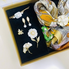 Set Quà HimHip Khăn Lụa Cao Cấp 65*65cm & Cài Khăn, Cài Áo, Khuyên Tai, Kẹp Mái Kèm Túi Hộp Thiệp - 1292