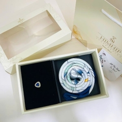 Set Quà 20/10 HimHip Khăn Lụa 70x70cm & Pin Cài Tự Hít Kèm Túi Hộp Thiệp - 1298