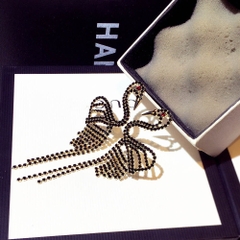 Khuyên Tai Dài HimHip Thiên Nga Đen Sang Trọng HKCC Đính Phale 2.5x8.5cm