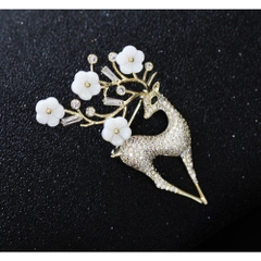 Trâm, Ghim Cài Áo HimHip Hươu Vàng Sừng Hoa Sang Trọng HKCC Đính Phale 4*5,5cm