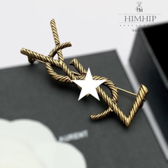 Trâm, Ghim Cài Áo HimHip Hình Chữ YSL Sang Trọng HKCC 3*7cm