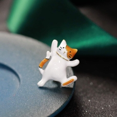 Trâm, Ghim Cài Áo HimHip Mèo Thần Tài May Mắn HKCC 1,5*3cm