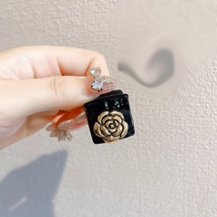Kẹp Đỉnh HimHip Composite Mặt Hoa Cổ Điển 6 Răng 2x2cm