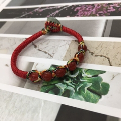 Vòng tay dây bện đỏ 6 hạt ngọc