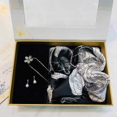 Set Quà HimHip Khăn Lụa Vuông 70x70cm & Cài Khăn, Khuyên Tai, Trâm Cài Tóc Kèm Túi Hộp Thiệp - 658