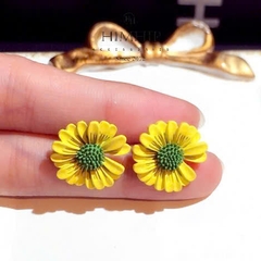 Khuyên Tai Nụ HimHip Composite Cúc Họa Mi Thanh Lịch 1.8cm
