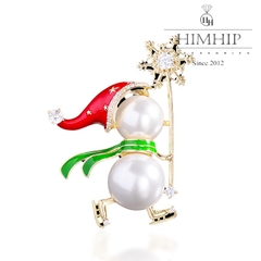 [Noel] Trâm, Ghim Cài Áo HimHip Hình Người Tuyết Cầm Cây Quyền Trượng Đáng Yêu HKCC Mix Trai 3*4cm