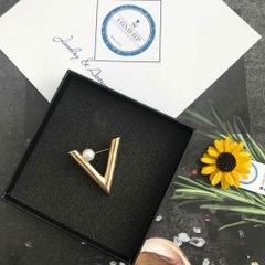 Trâm, Ghim Cài Áo HimHip Chữ V Thanh Lịch HKCC Mix Trai 3,5cm