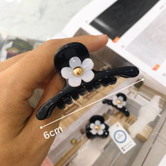 Kẹp Đỉnh HimHip Composite Hoa 5 Cánh Trắng Nữ Tính 8 Răng