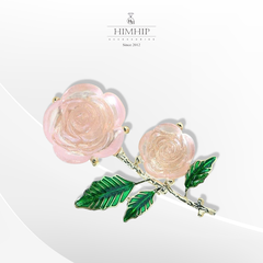 Trâm, Ghim Cài Áo HimHip HKCC Cành Hồng Phối Bông Composite Trong Nhẹ 6.3*4cm