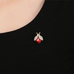 Pin Cài Áo HimHip Bọ Cánh Vàng Sang Trọng HKCC Đính Phale 1,8cm