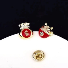 Pin Cài Áo HimHip Mèo Và Túi Thần Tài May Mắn HKCC Đính Phale 1,5cm