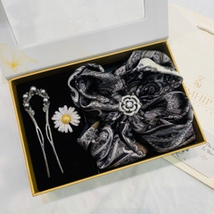 Set Quà HimHip Khăn Lụa Vuông 70x70cm & Cài Khăn, Cài Áo, Trâm Cài Tóc Kèm Túi Hộp Thiệp - 644