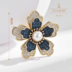Trâm, Ghim Cài Áo HimHip Hoa 5 Cánh Nhụy Trai Sang Trọng HKCC Đính Đá Sapphire Xanh 4*4cm