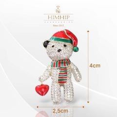 [Noel] Trâm, Ghim Cài Áo HimHip Gấu Đội Mũ Noel Ấm Áp HKCC Đính Phale 4*2,5cm