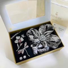 Set Quà HimHip Khăn Lụa Cao Cấp 65*65cm & Cài Khăn, Cài Áo, Khuyên Tai, Kẹp Mái Kèm Túi Hộp Thiệp - 1288