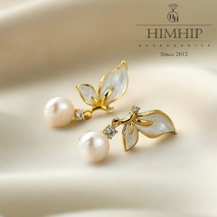 Khuyên Tai Ngắn HimHip Cánh Bướm Sang Trọng HKCC Đính Phale, Ngọc Trai Thật 2.8x1.2cm